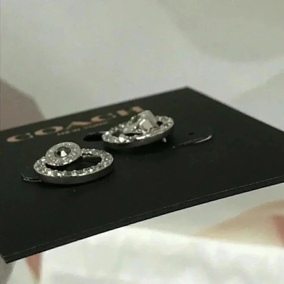 Open Circle Halo Stud Earrings - Picture 5 of 8